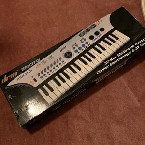 NWOT DRM3701 37-Ket Electronic Keyboard